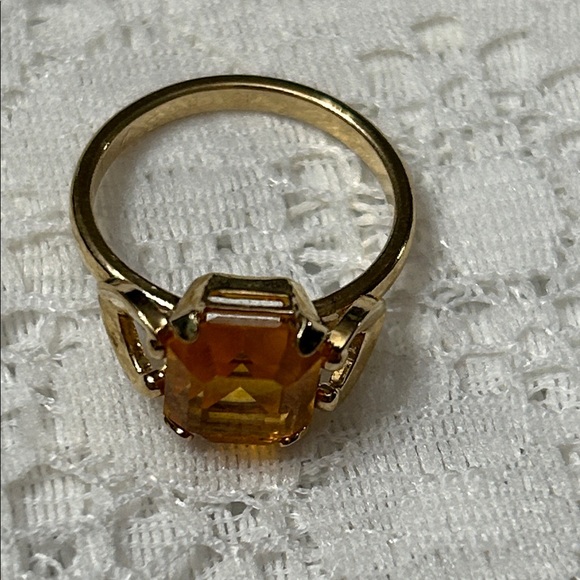 Gorgeous Gold Gemstone Ring - Picture 2 of 9